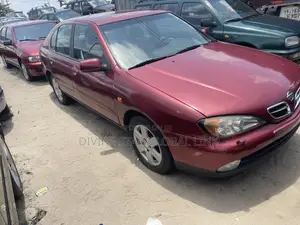 Nissan Almera 2000 Red