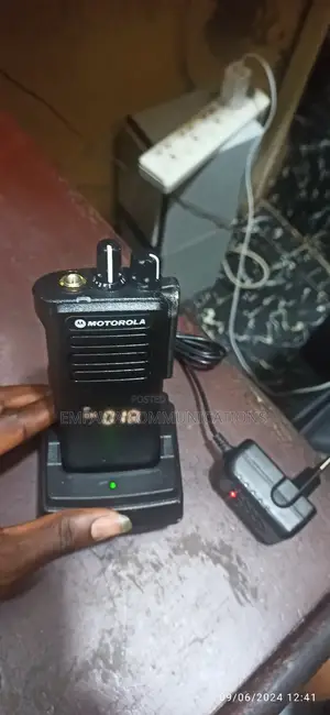 Motorola Dp4400e Walkie Talkie