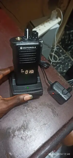 Motorola Dp4400e Walkie Talkie