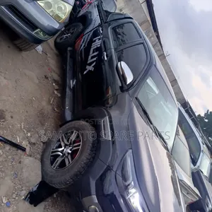 Toyota Hilux 05 Upgrade to 2023 Complet Kit in and Out
