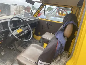 Volkswagen Transporter 2003 Yellow