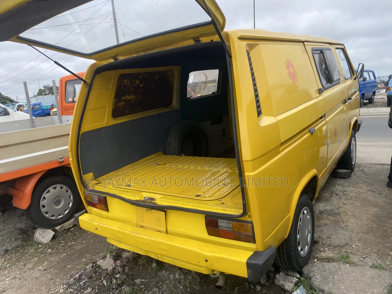 Volkswagen Transporter 2003 Yellow