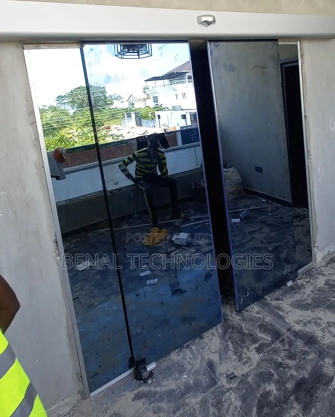 Sliding Door With Automatic Sensor
