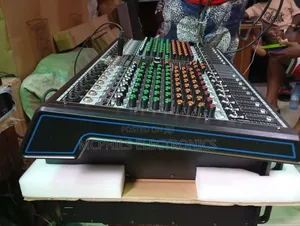 Yamaha DSP 16-channels Audio Mixer Console
