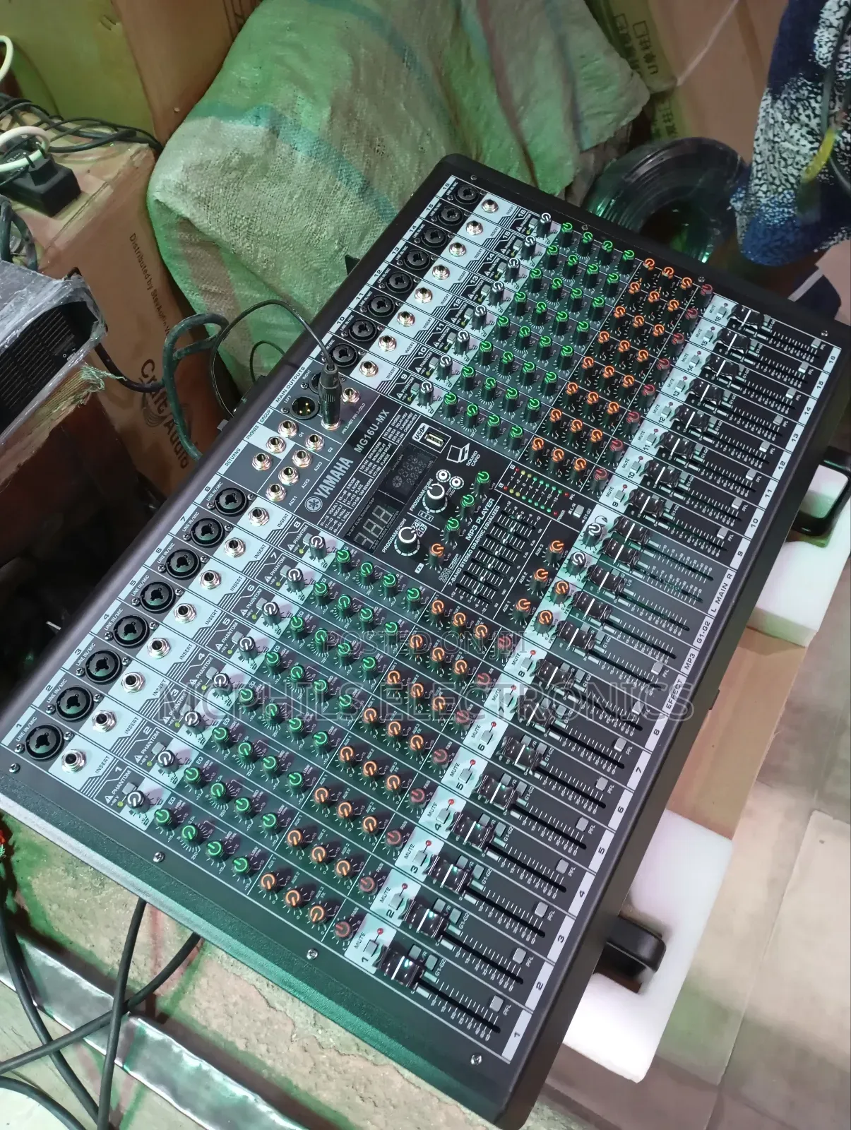 Yamaha DSP 16-channels Audio Mixer Console