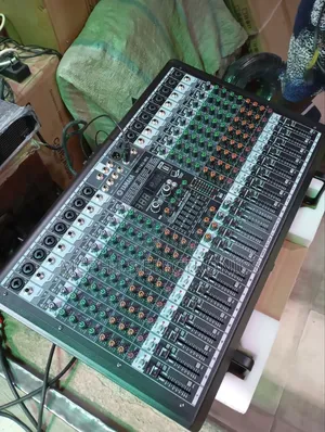 Yamaha DSP 16-channels Audio Mixer Console