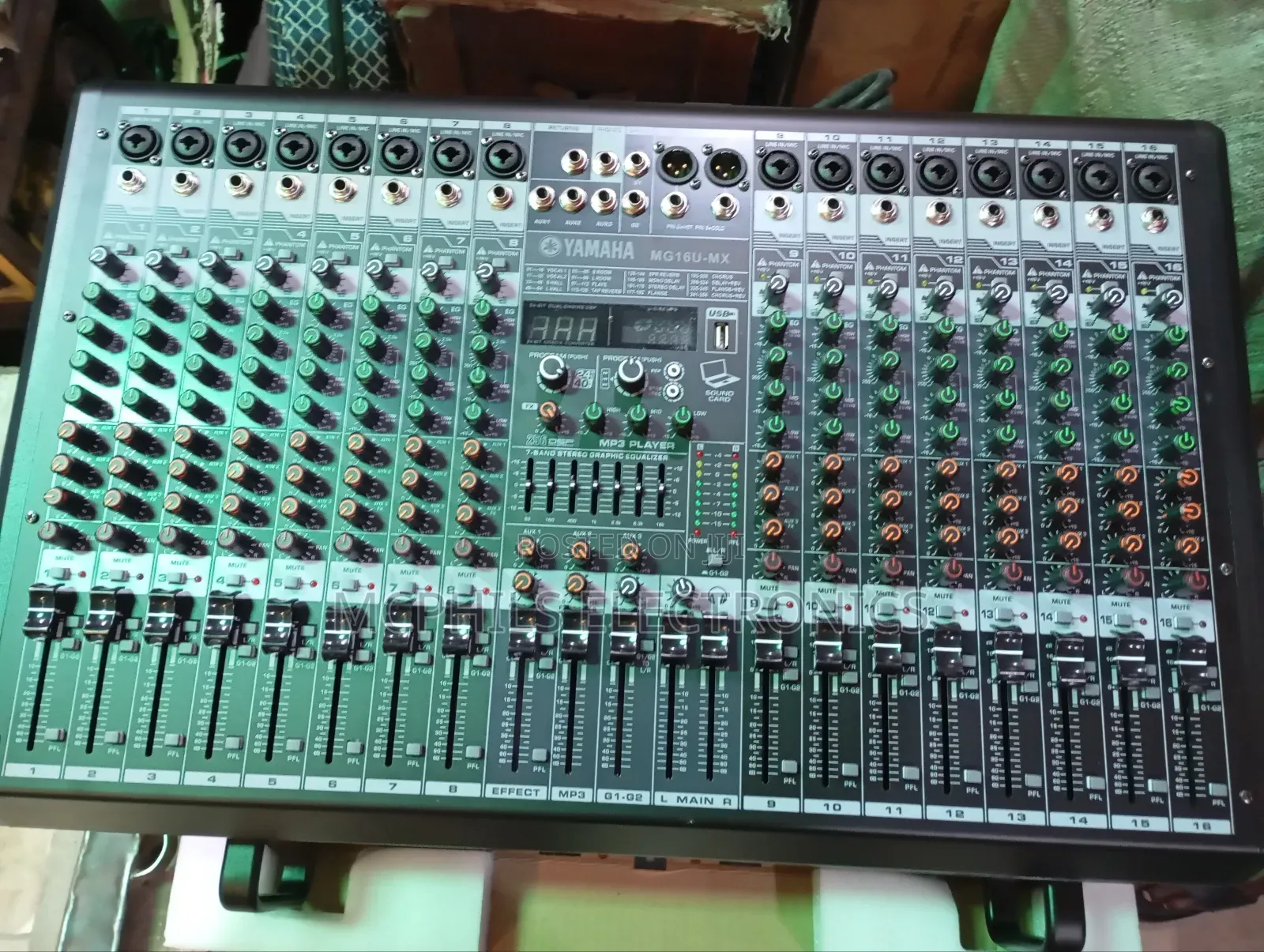Yamaha DSP 16-channels Audio Mixer Console