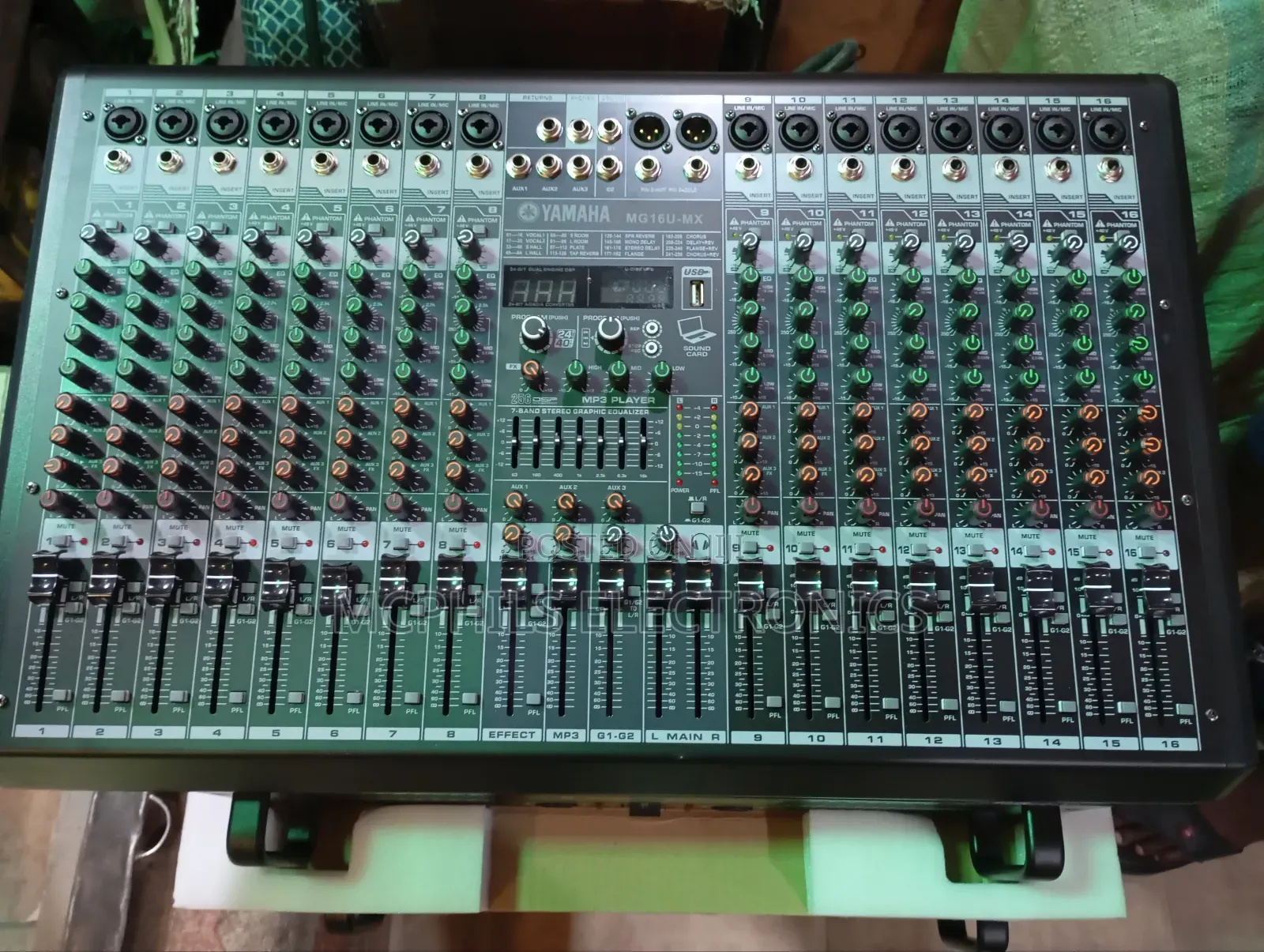 Yamaha DSP 16-channels Audio Mixer Console
