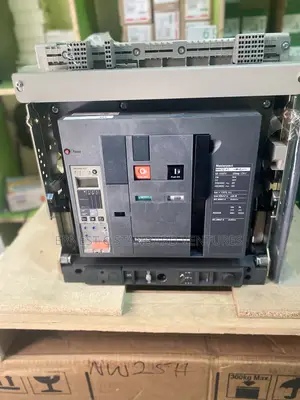 Schneider Air Circuit Breaker 3200 3p