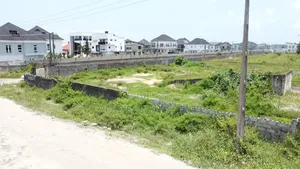 Prime Acreages for Grabs