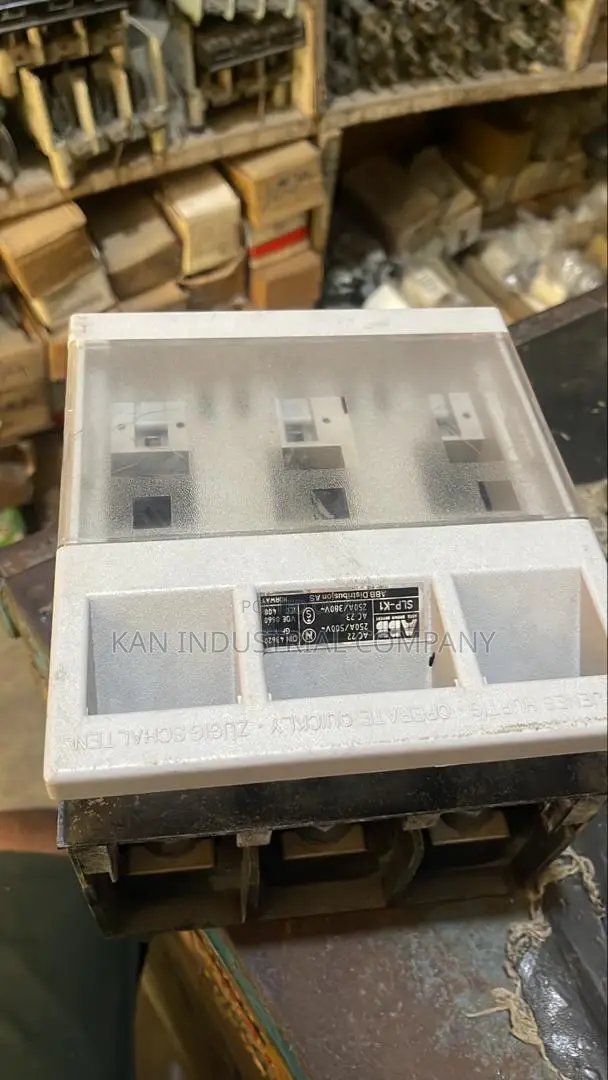 Fuse Carries 3 in 1. 250/400 Amps