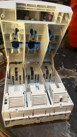 Fuse Carries 3 in 1. 250/400 Amps