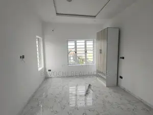 2bdrm Apartment in Lekki Phase 1 for rent