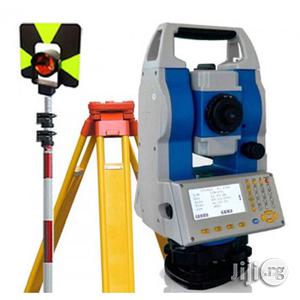 R2 Total Station Reflectorless 350 Meters