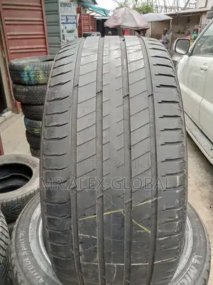 275/45/20 Michelin Tire