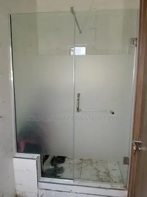 Semi-Frameless Glass Shower Cubicle