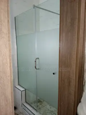 Framed Glass Shower Cubicle