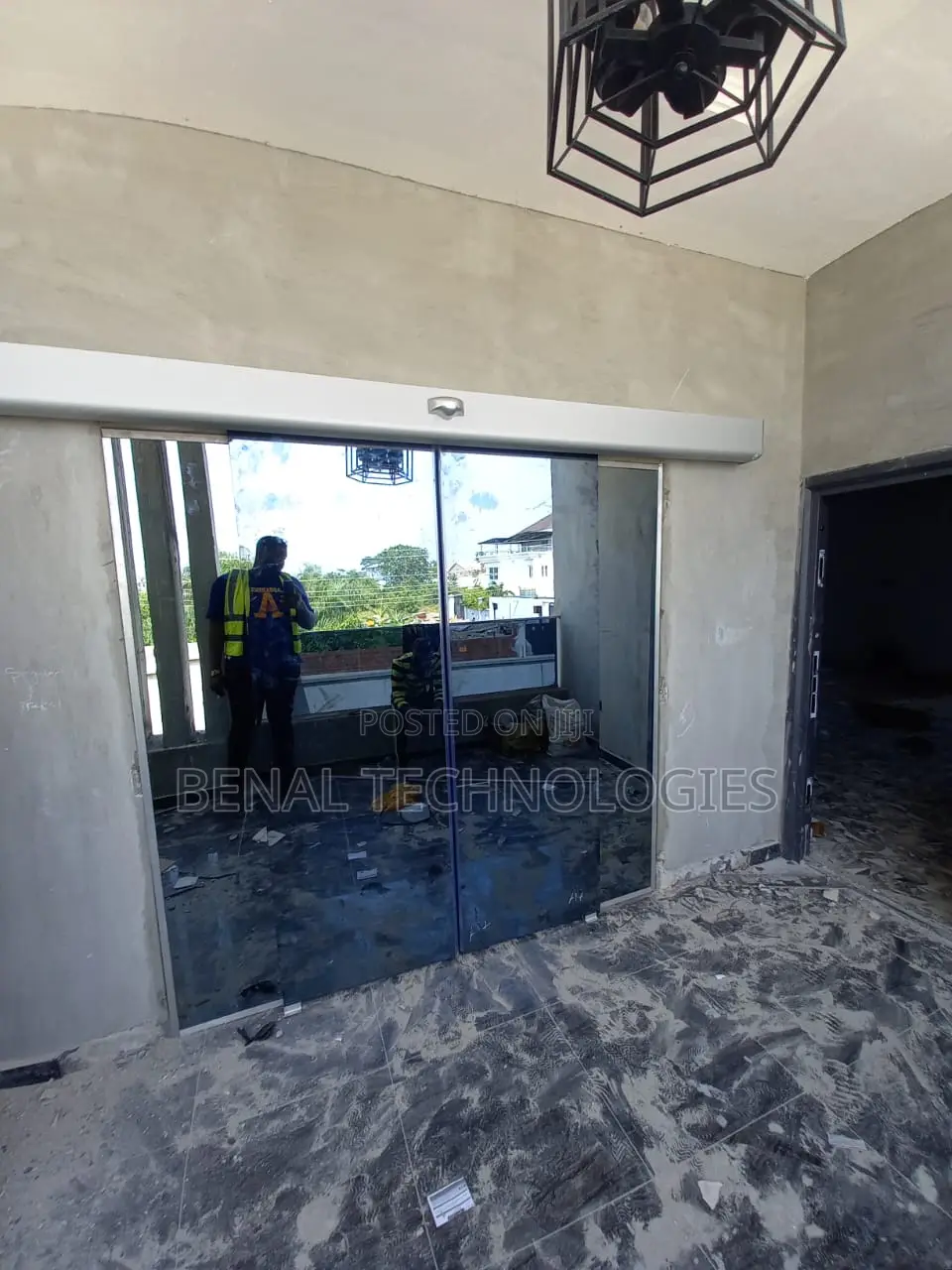 Automatic Motion-Adaptive Sliding Glass Door