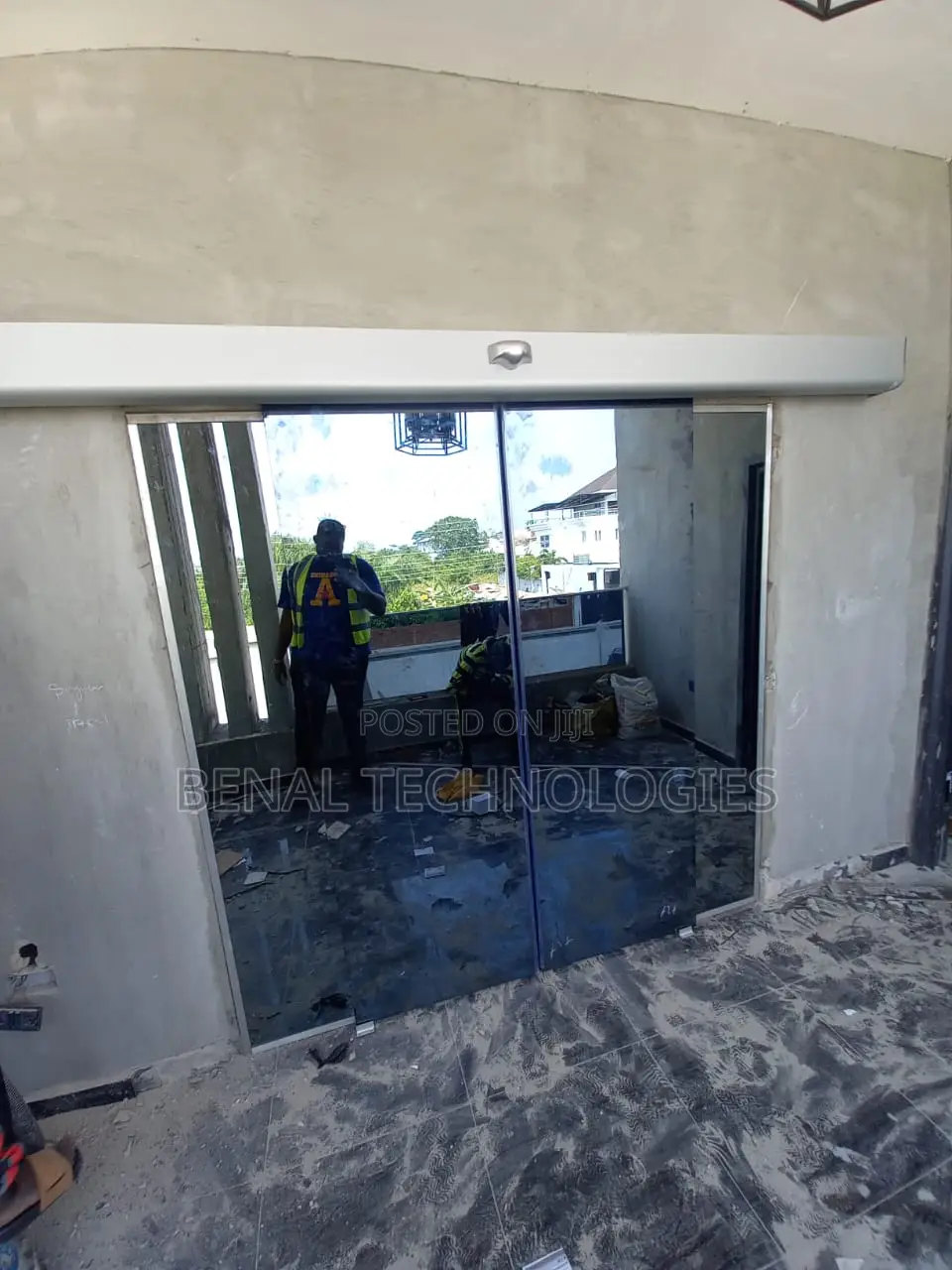 Automatic Sliding Entryway