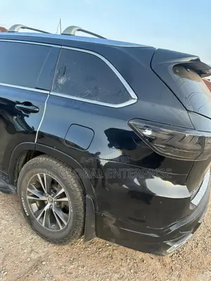 Dm for Vent Glass Toyota Highlander 2017 Available