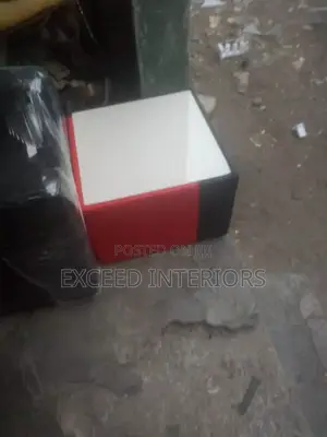 Quality Imported Single Bucket Center Table