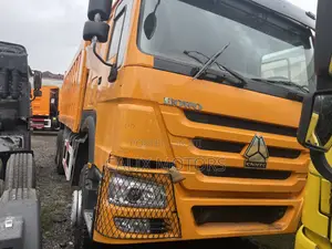 Foreign Used Howo Sinotruck 10 Tires Tipper.