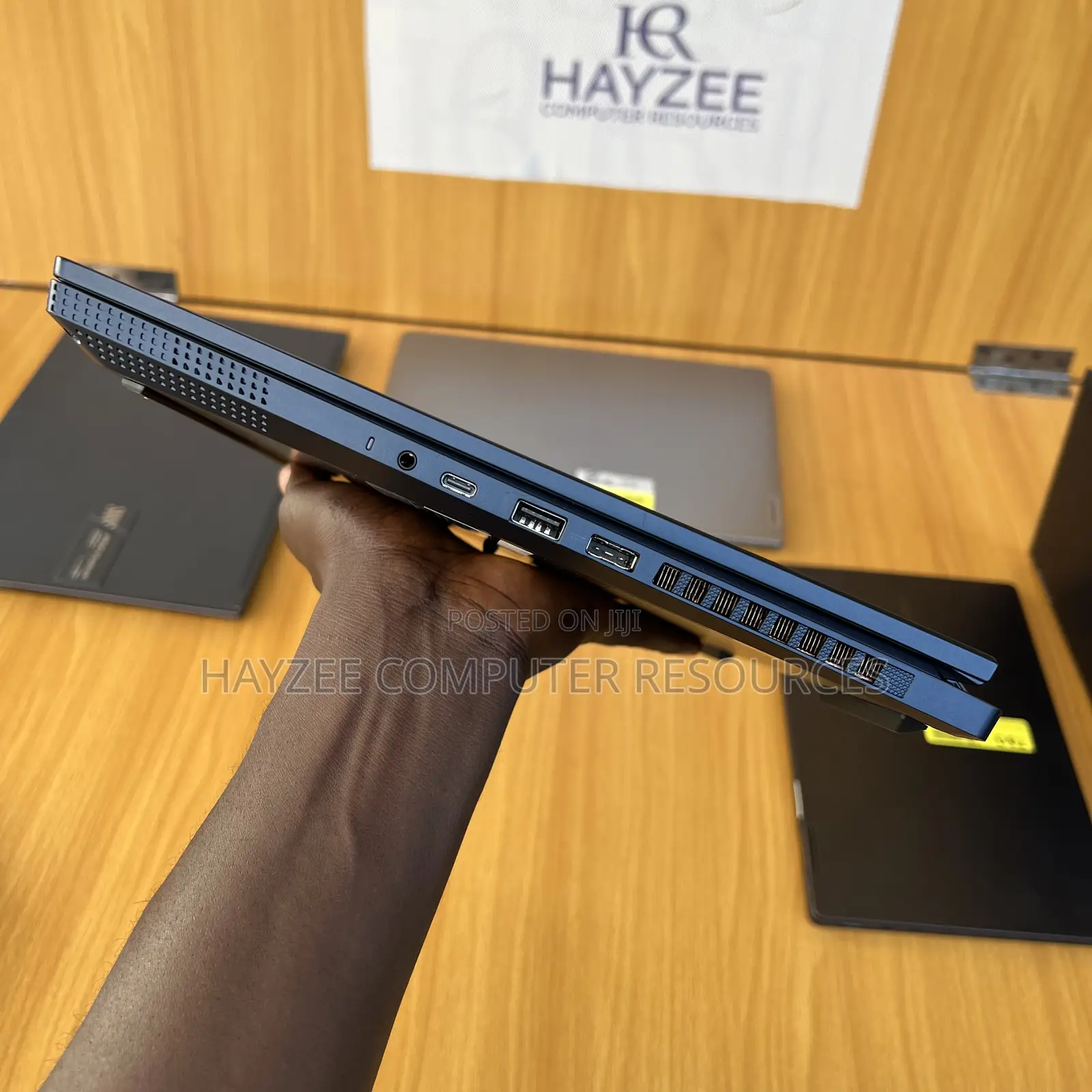 Laptop MSI Stealth 17 Studio A13V 32GB Intel Core I7 SSD 1T
