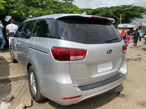 Kia Sedona 2015 Silver