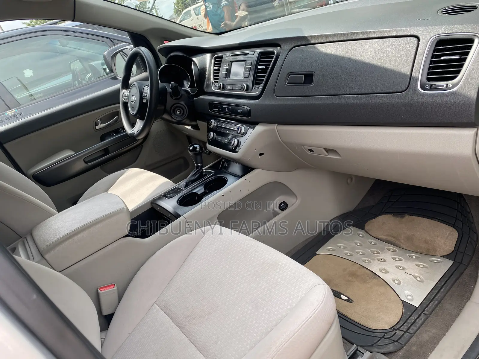 Kia Sedona 2015 Silver