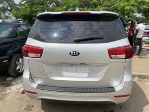 Kia Sedona 2015 Silver