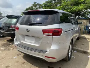 Kia Sedona 2015 Silver