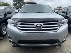Toyota Highlander Limited 3.5l 4WD 2013 Silver