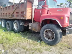30tons DM Mack Fourteen Tyres Dump Truck Double Gear Lever