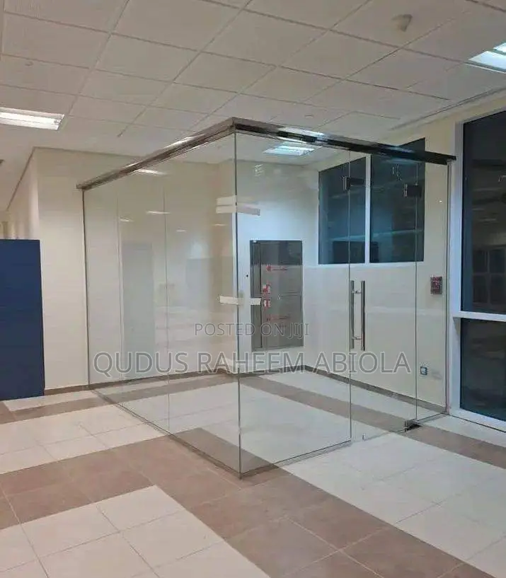 Frameless Glass Partition