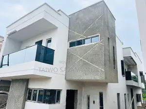 4bdrm Duplex in Agodi for sale