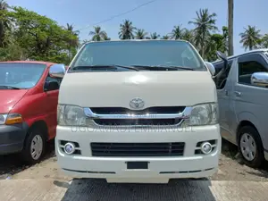 Photo - Toyota HiAce 2010 White