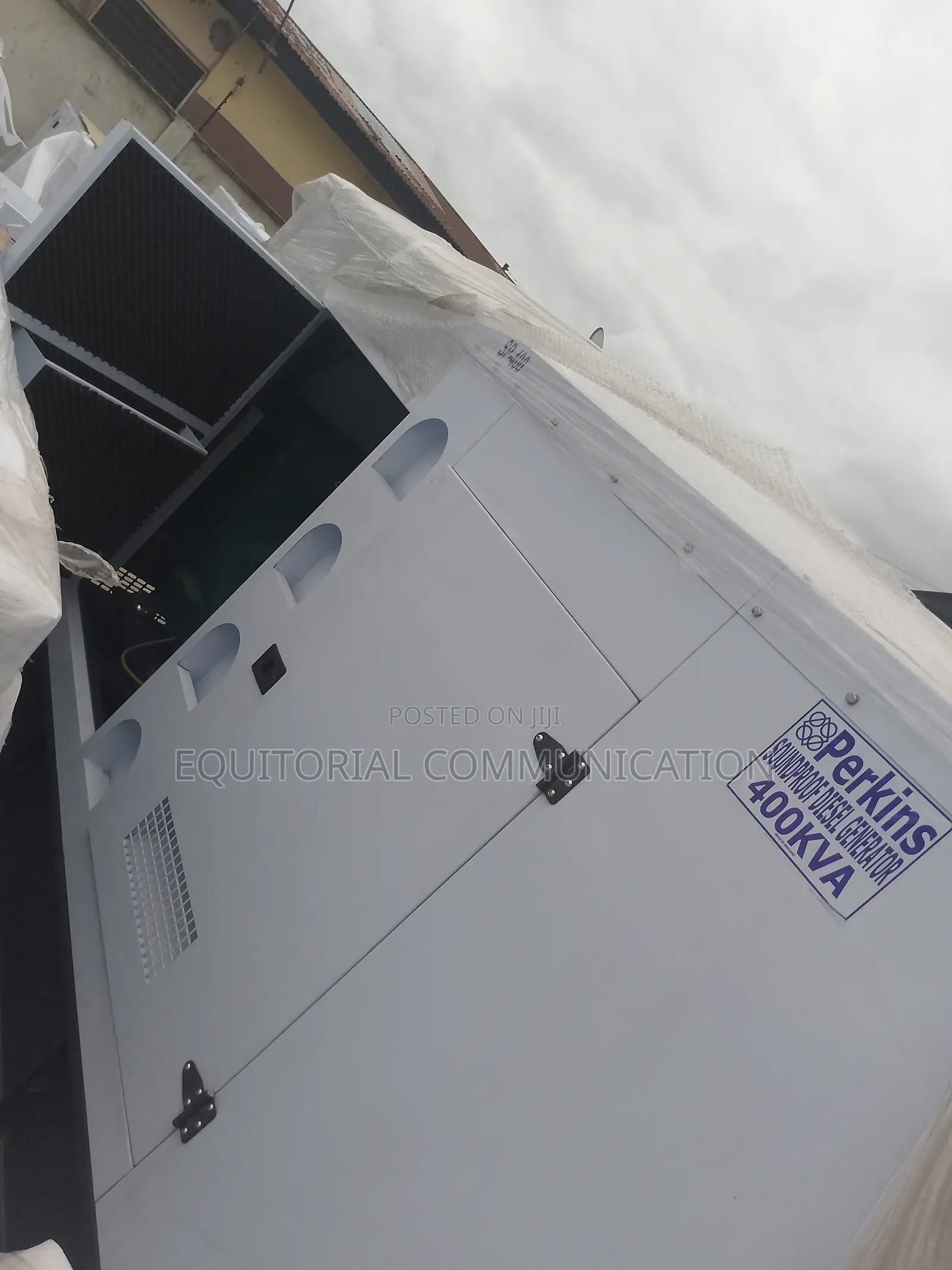 Efficient Soundproof 400kva Perkins Generator