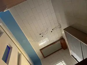 4bdrm Bungalow in Queens Estate for rent