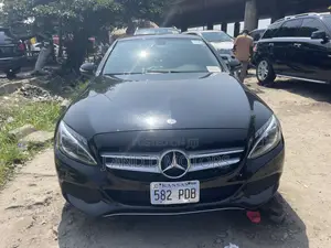 Mercedes-Benz C300 Luxury 4dr AWD 4Matic Sedan (2.0L 4cyl 7A) 2015