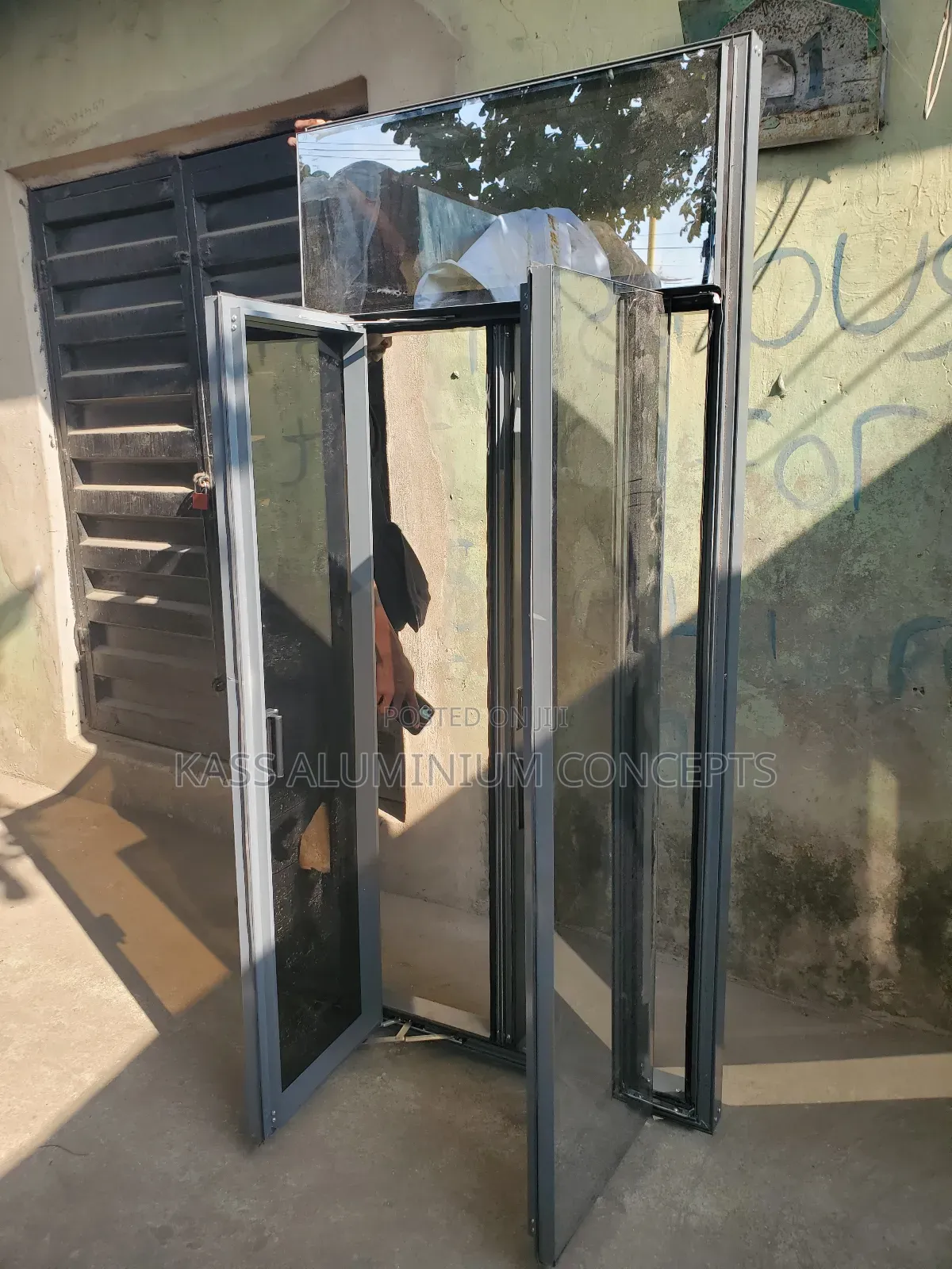 Frameless Window
