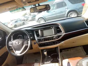 Toyota Highlander 2017 Red