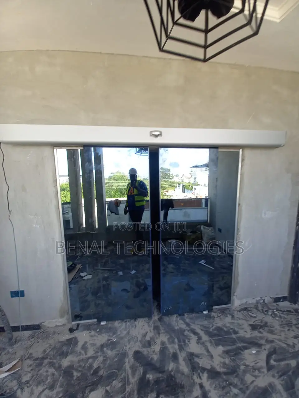 Automatic Entrance With Sensor