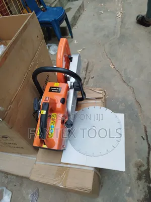 Portable Saw/Concrete Cutting Machine.
