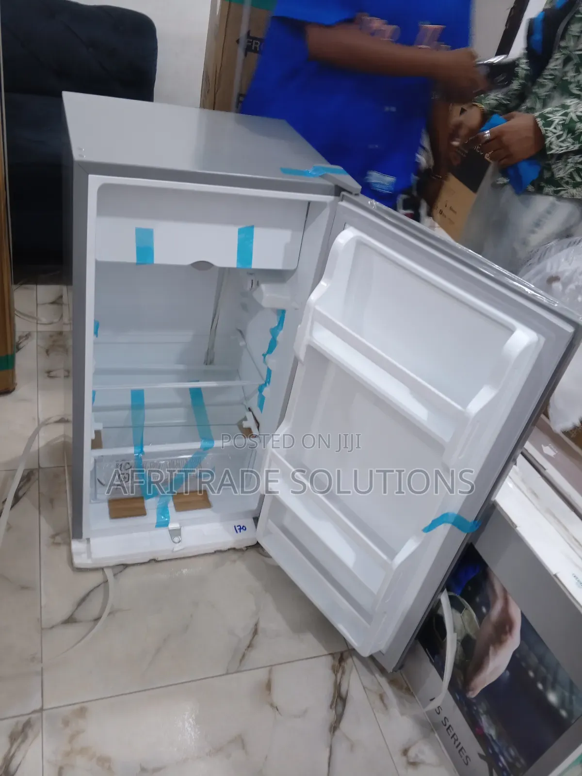 Midea Single-Door Fridge 85 Litres With Multiple Features
