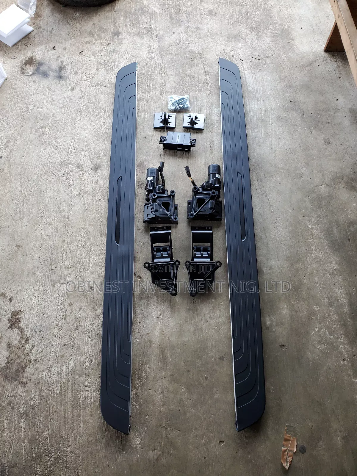 Rangerover 2023 Automatic Side Step.