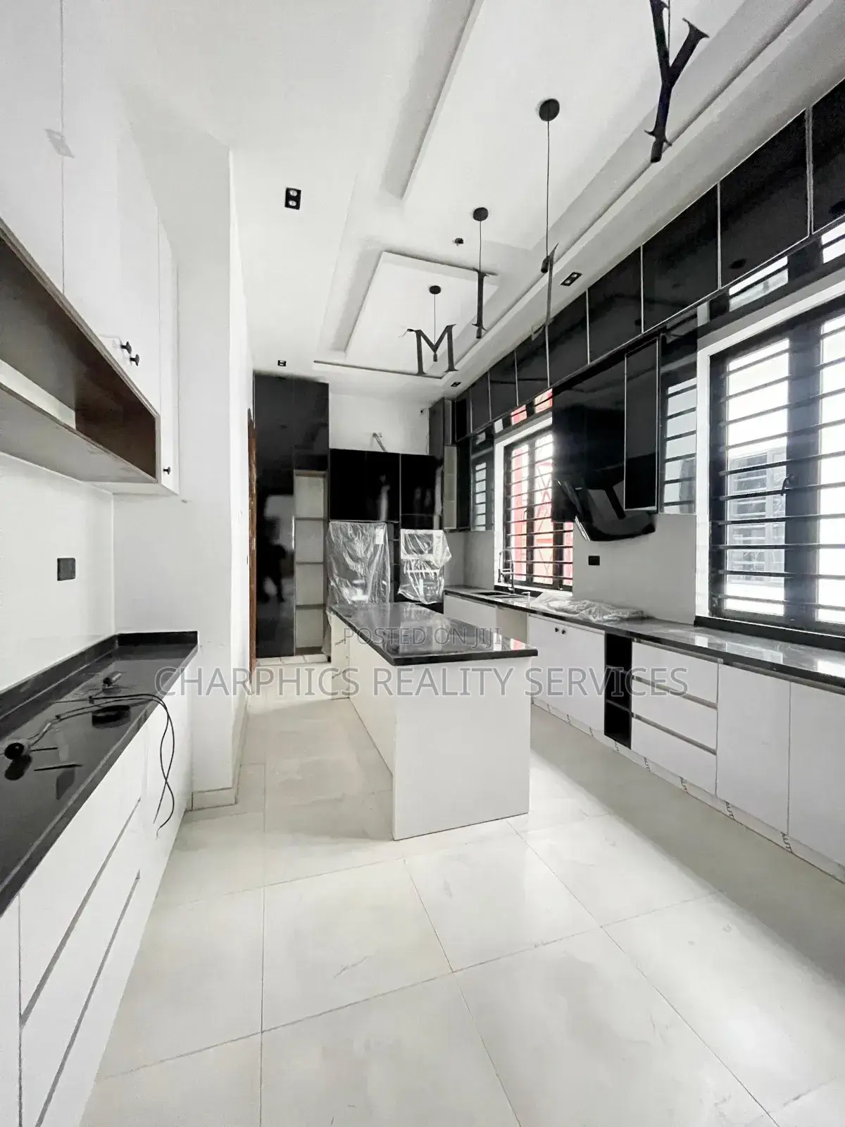 5bdrm Duplex in Lekki for sale