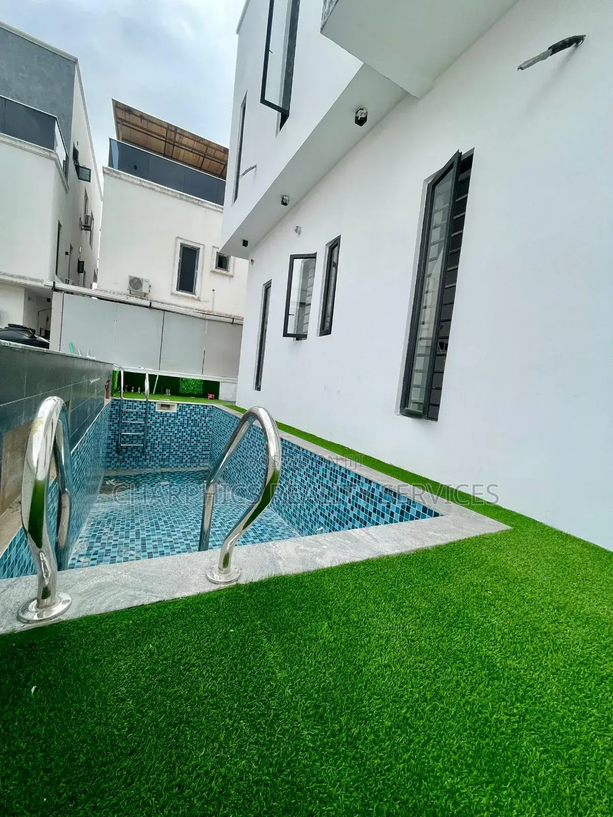 5bdrm Duplex in Lekki for sale