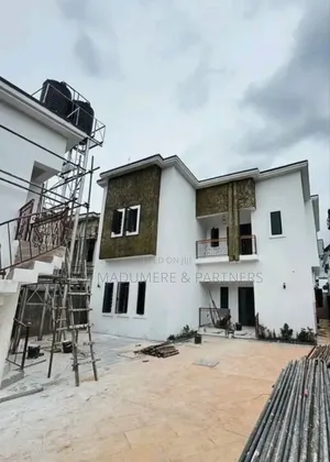 4bdrm Duplex in In A Gated Est , for sale