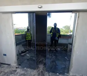 Auto-Reactive Sliding Door