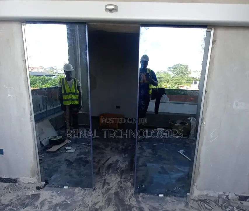 Auto-Sensor Entrance